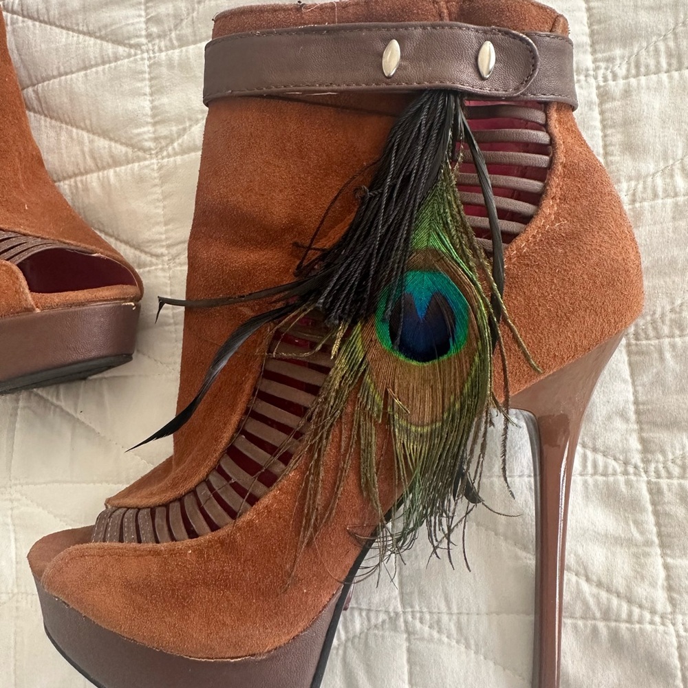 Brown Suede Platform High Heel Ankle Boots with Feather Detail.  NEW Size 8.5